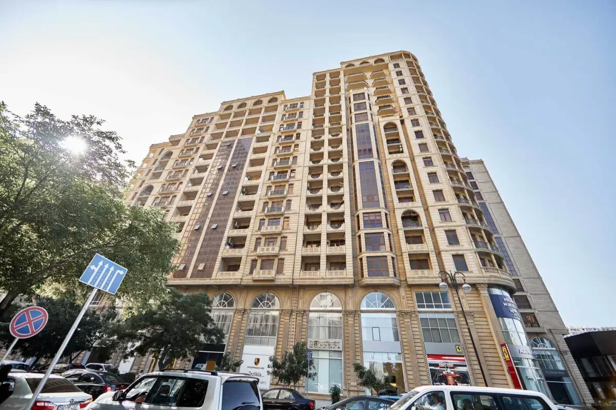 Kirayə verilir 3 otaqlı mənzil 170 m²