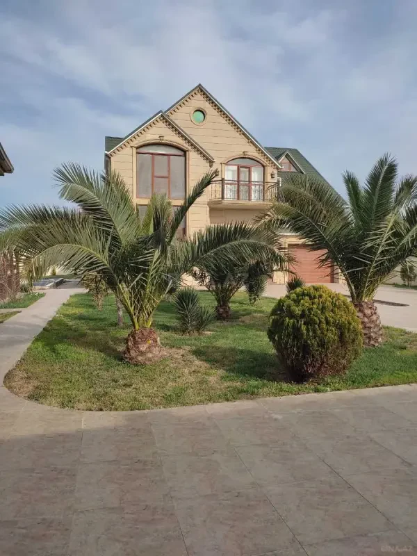 Kirayə verilir 6 otaqlı həyət evi 500 m²