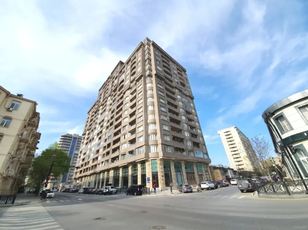 Kirayə verilir 4 otaqlı mənzil 200 m²