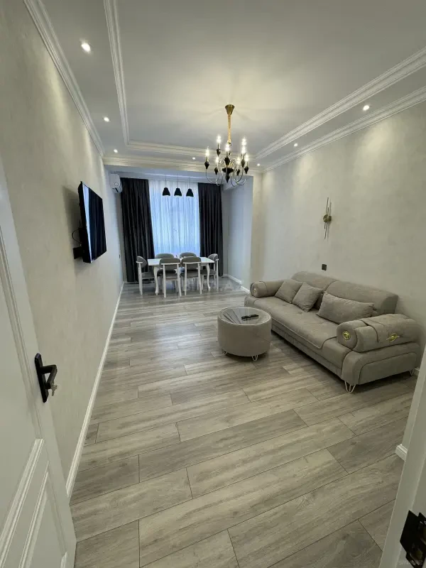 Kirayə verilir 2 otaqlı mənzil 95 m²