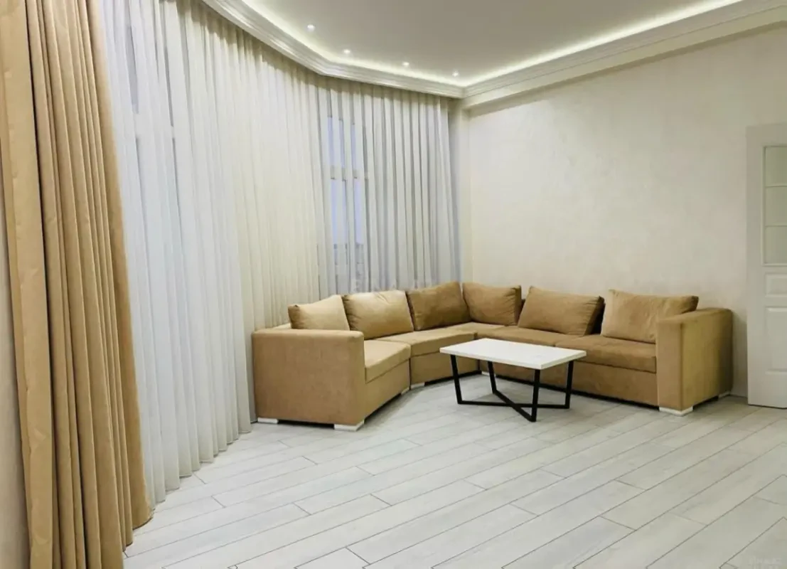 Satılır 3 otaqlı mənzil 130 m²