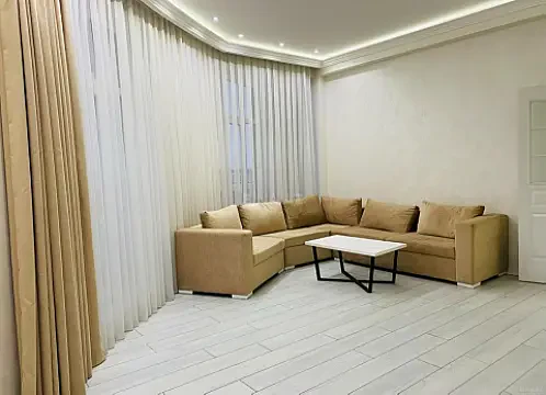 Satılır 3 otaqlı mənzil 130 m² — Bakı, İnşaatçılar 3 otaq 130.00 m²