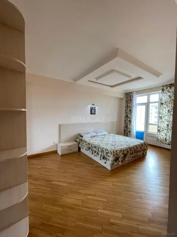 Kirayə verilir 2 otaqlı mənzil 95 m²