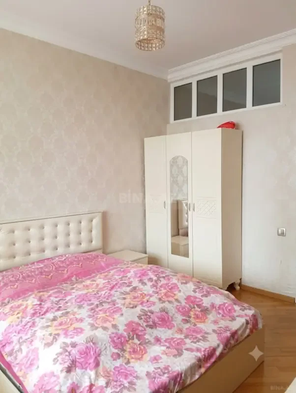 Kirayə verilir 2 otaqlı mənzil 75 m²