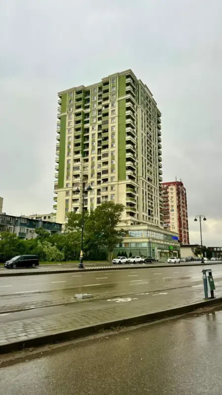 Satılır 4 otaqlı mənzil 119 m²