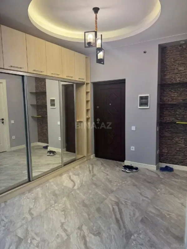 Satılır 2 otaqlı mənzil 103 m²