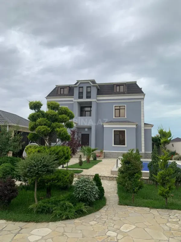 Kirayə verilir 6 otaqlı həyət evi 300 m²