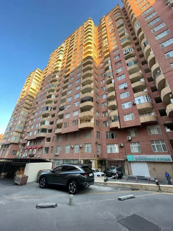 Satılır 4 otaqlı mənzil 205 m²