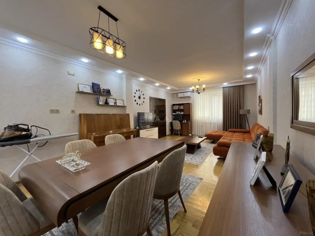 Satılır 2 otaqlı mənzil 106 m²