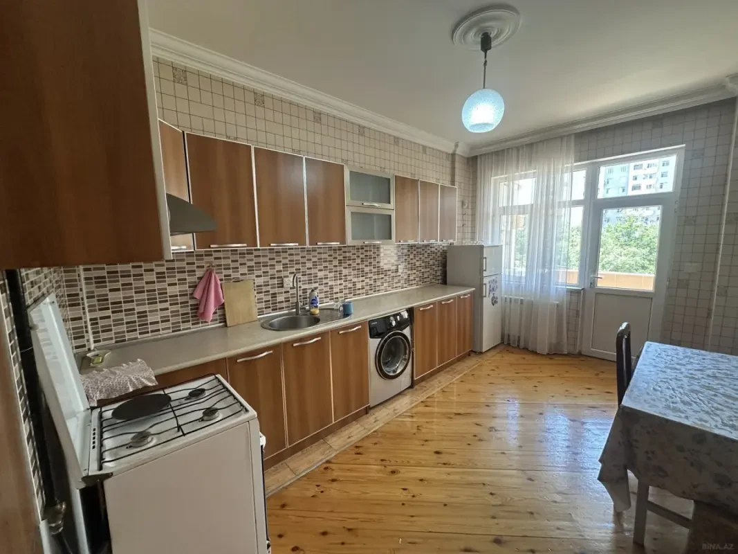 Kirayə verilir 4 otaqlı mənzil 150 m²