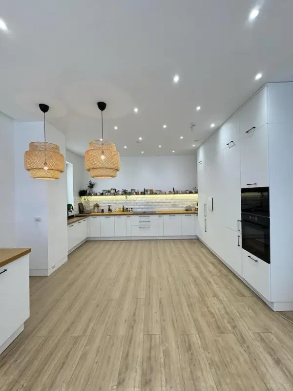 Satılır 8 otaqlı həyət evi 350 m²