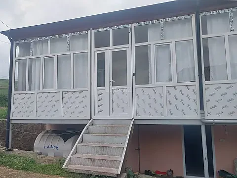 Satılır 8 otaqlı həyət evi 120 m² — Gədəbəy 8 otaq 120.00 m²