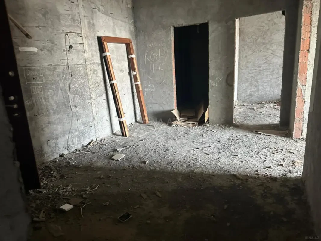 Satılır 3 otaqlı mənzil 140 m²