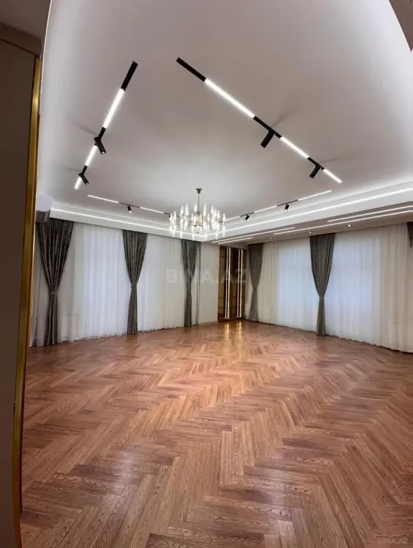 Satılır 4 otaqlı mənzil 195.5 m²