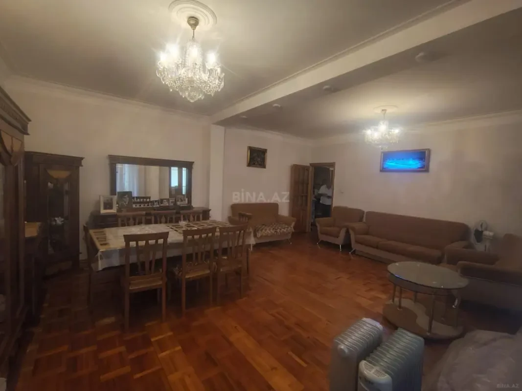 Satılır 5 otaqlı mənzil 110 m²
