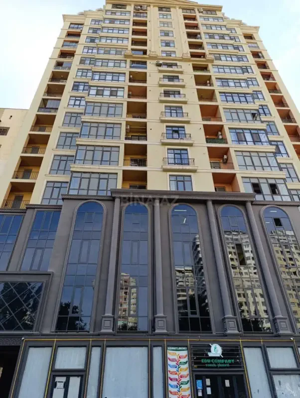 Satılır 4 otaqlı mənzil 199 m²