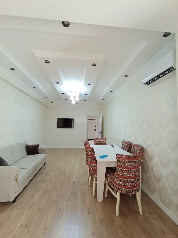 Kirayə verilir 2 otaqlı mənzil 82 m²