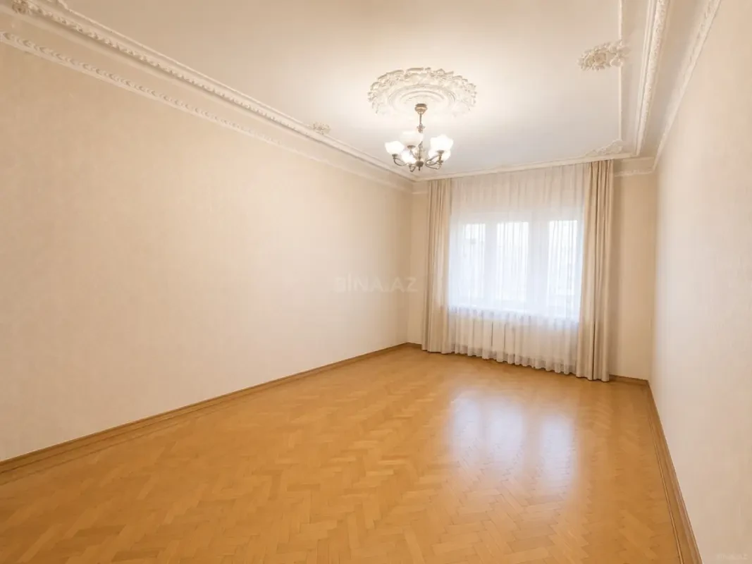 Satılır 5 otaqlı mənzil 128 m²