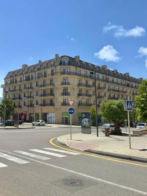 Satılır 2 otaqlı mənzil 97 m²