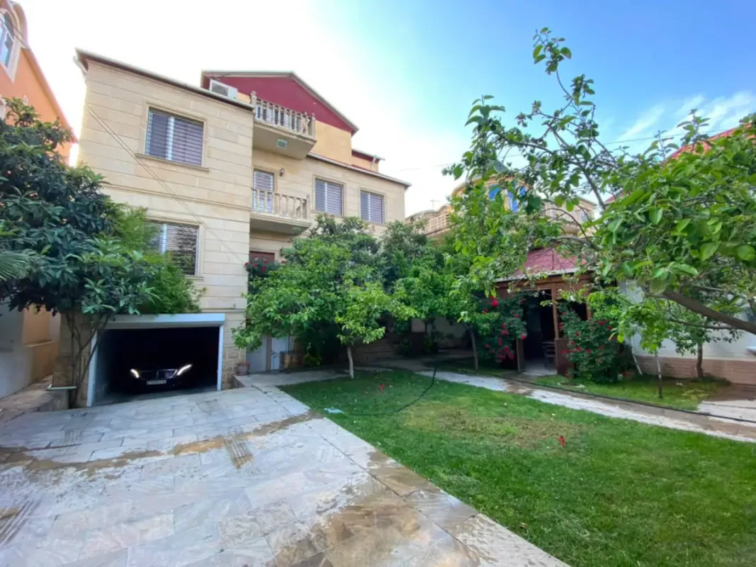 Kirayə verilir 7 otaqlı həyət evi 400 m²