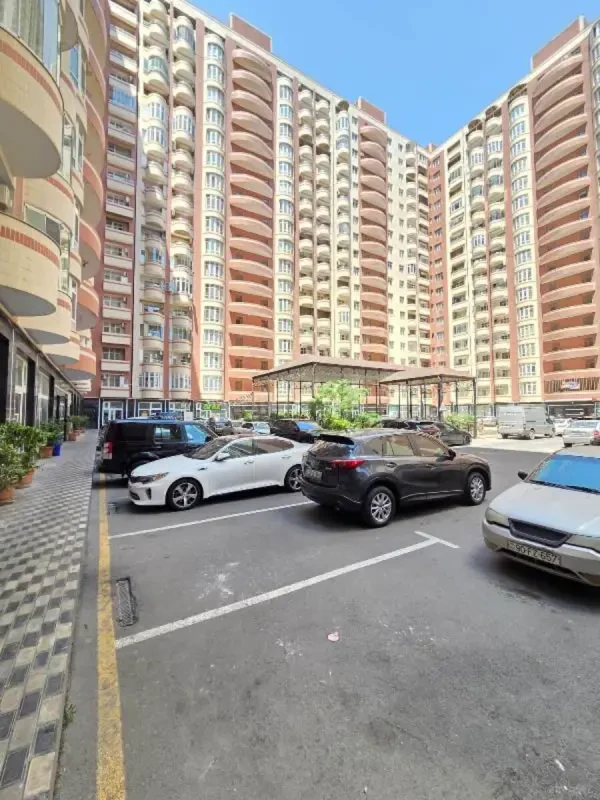 Satılır 3 otaqlı mənzil 130 m²