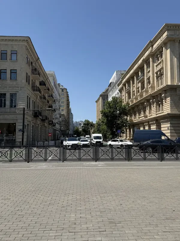 Kirayə verilir obyekt 140 m²