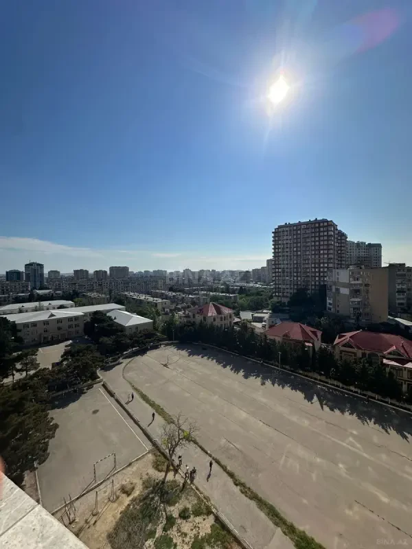 Satılır 4 otaqlı mənzil 175 m²