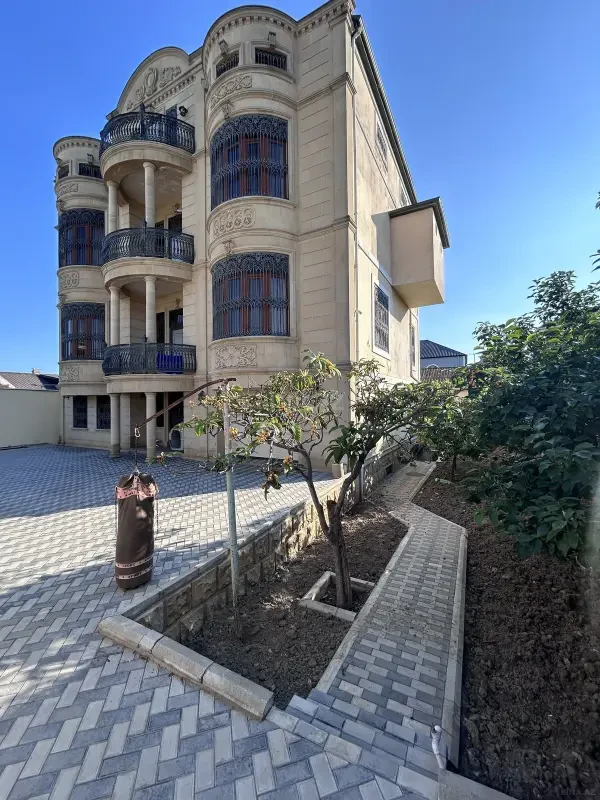 Satılır 8 otaqlı həyət evi 700 m²