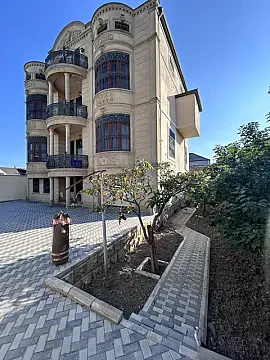 Satılır 8 otaqlı həyət evi 700 m² — Bakı, Bakıxanov 8 otaq 700.00 m²