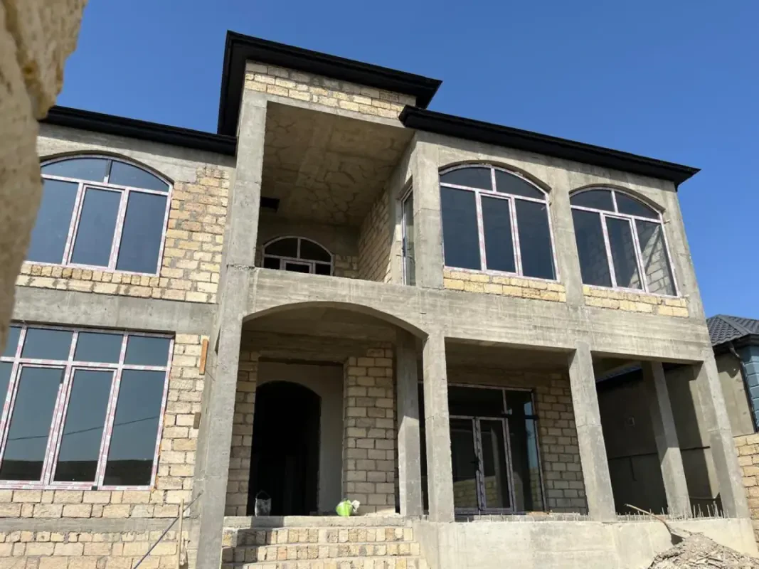 Satılır 6 otaqlı həyət evi 370 m²