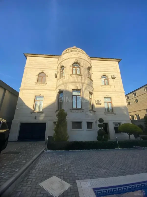 Satılır 10 otaqlı həyət evi 1280 m²