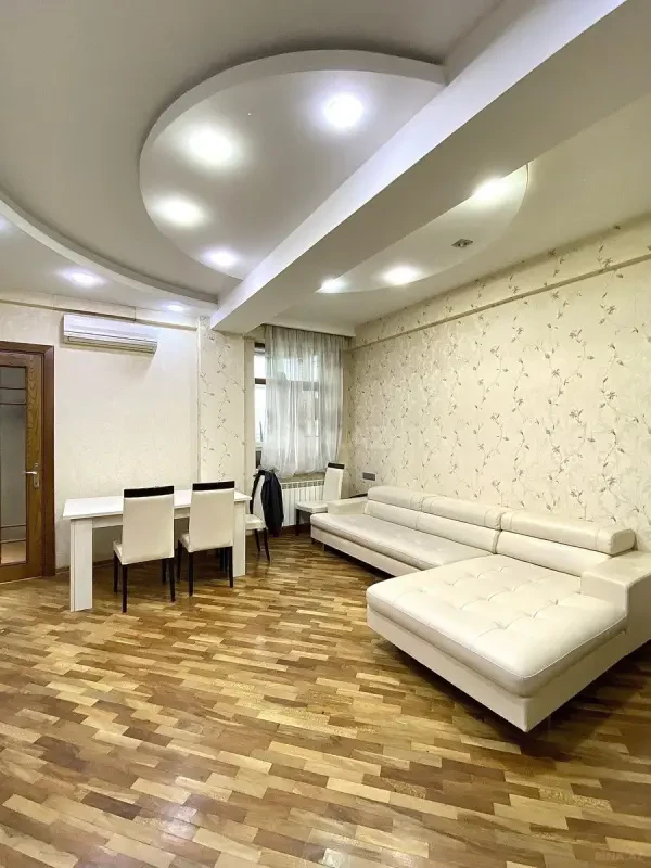 Kirayə verilir 2 otaqlı mənzil 80 m²