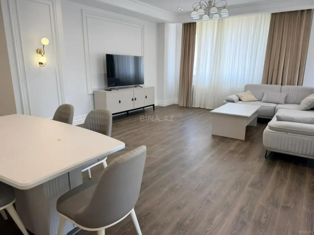 Kirayə verilir 4 otaqlı mənzil 205 m²