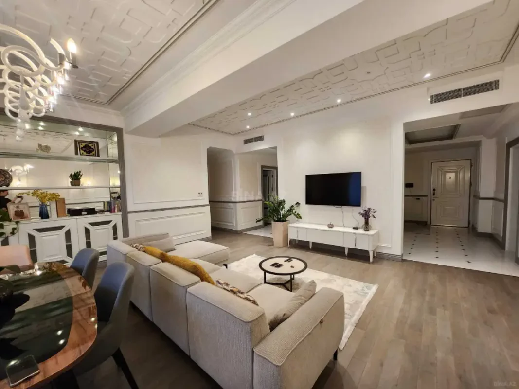 Kirayə verilir 5 otaqlı mənzil 256 m²
