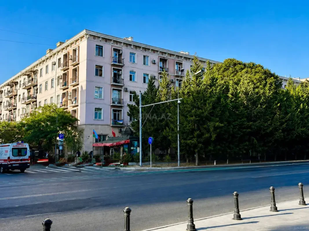Satılır 4 otaqlı mənzil 105 m²
