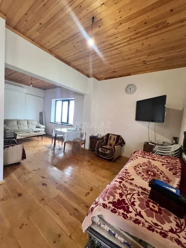 Kirayə verilir 11 otaqlı həyət evi 215 m²