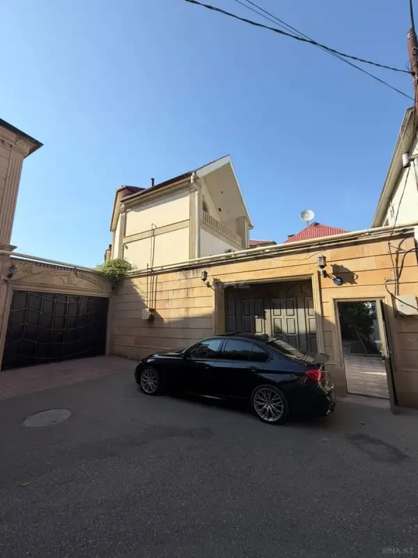 Satılır 12 otaqlı həyət evi 600 m²