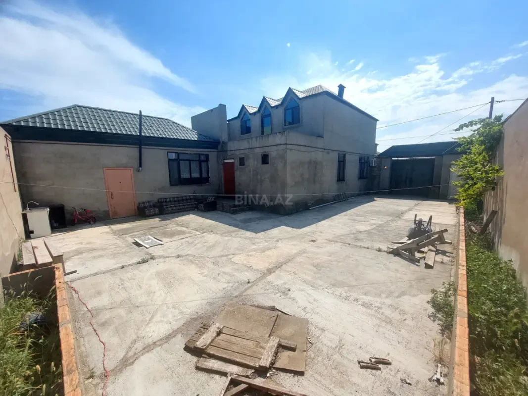 Satılır 5 otaqlı həyət evi 180 m²