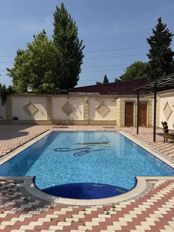 Kirayə verilir 7 otaqlı həyət evi 400 m²