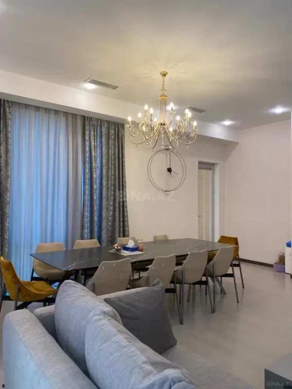Satılır 3 otaqlı mənzil 156 m²