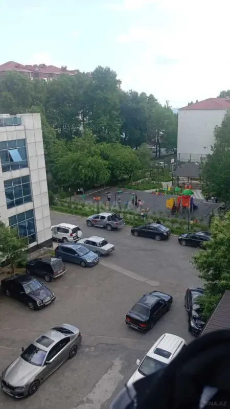 Satılır 3 otaqlı mənzil 135 m²