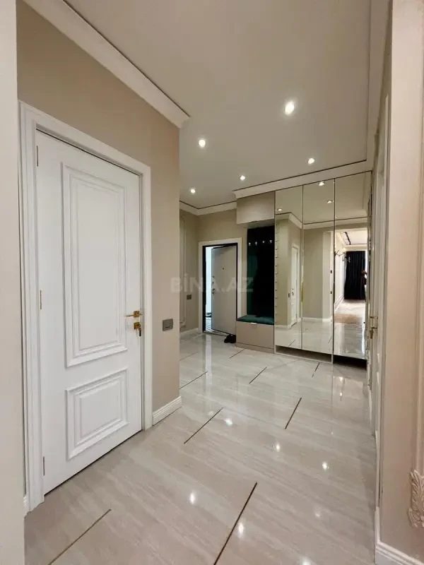 Satılır 3 otaqlı mənzil 113.7 m²