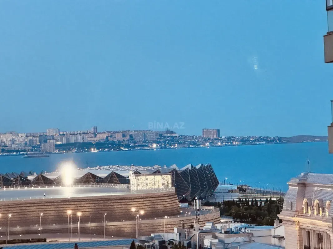 Satılır 4 otaqlı mənzil 152 m²