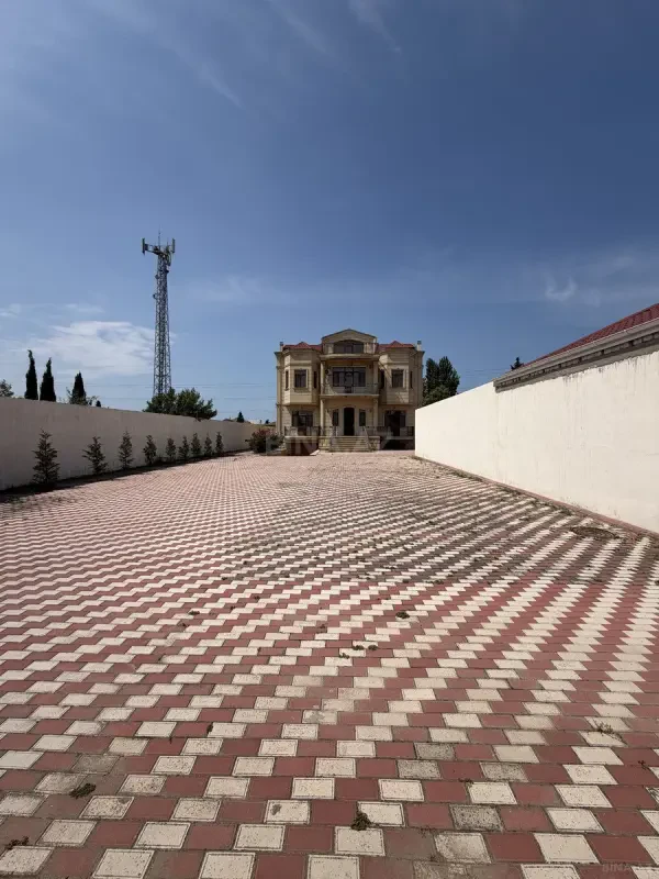 Kirayə verilir 7 otaqlı həyət evi 400 m²