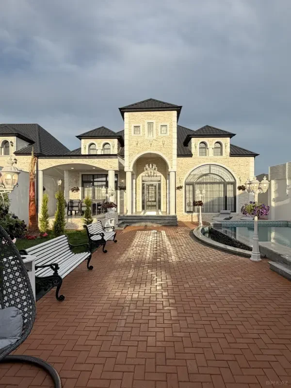 Satılır 5 otaqlı həyət evi 260 m²