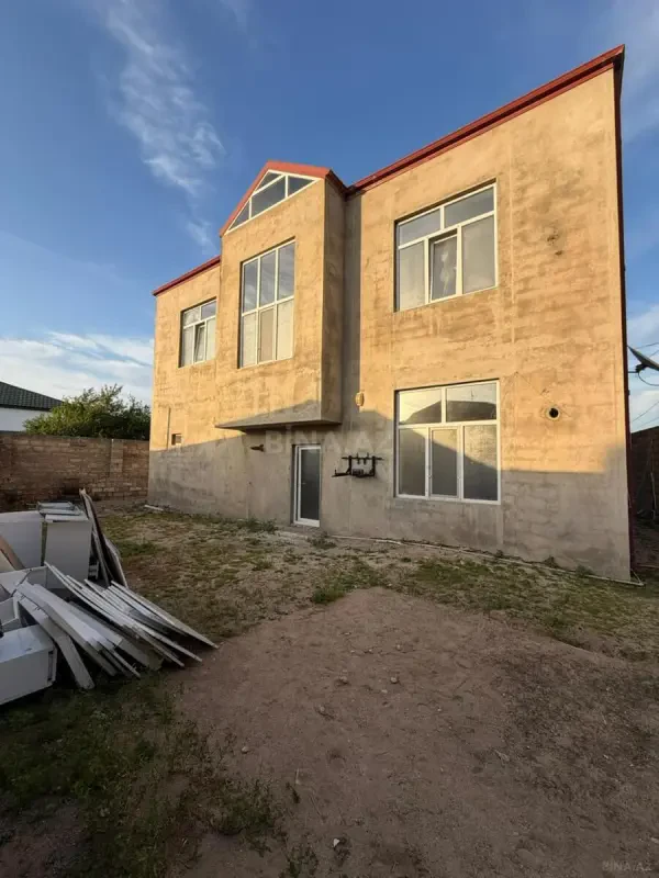 Satılır 4 otaqlı həyət evi 270 m²