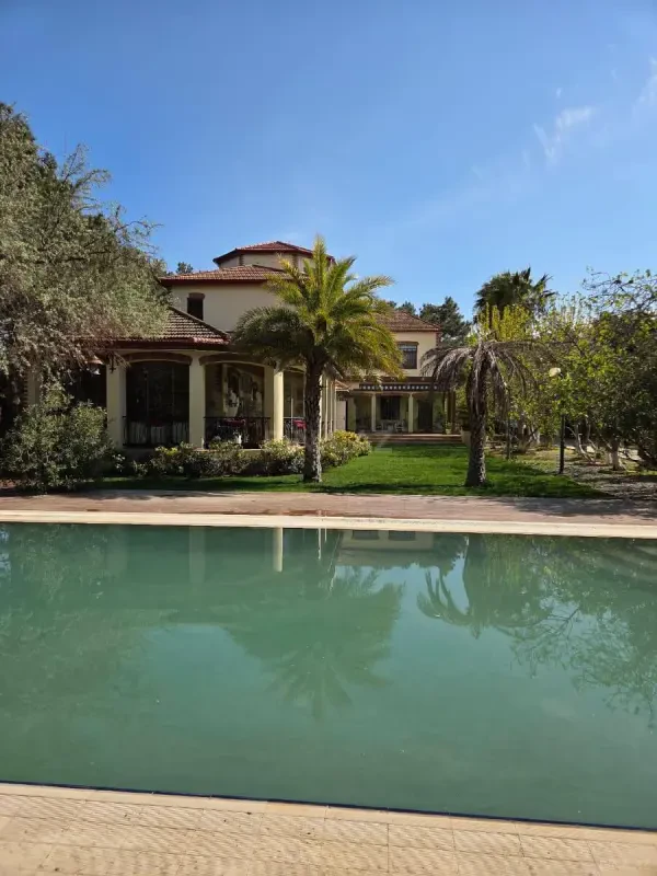 Kirayə verilir 7 otaqlı həyət evi 500 m²