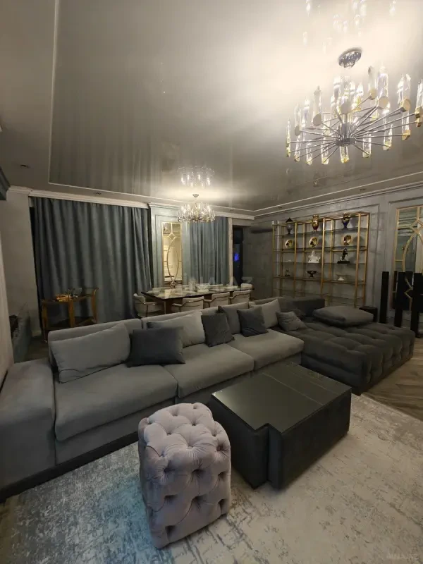 Kirayə verilir 2 otaqlı mənzil 82 m²