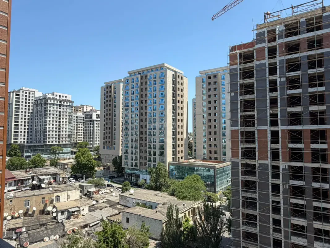 Satılır 2 otaqlı mənzil 76.8 m²