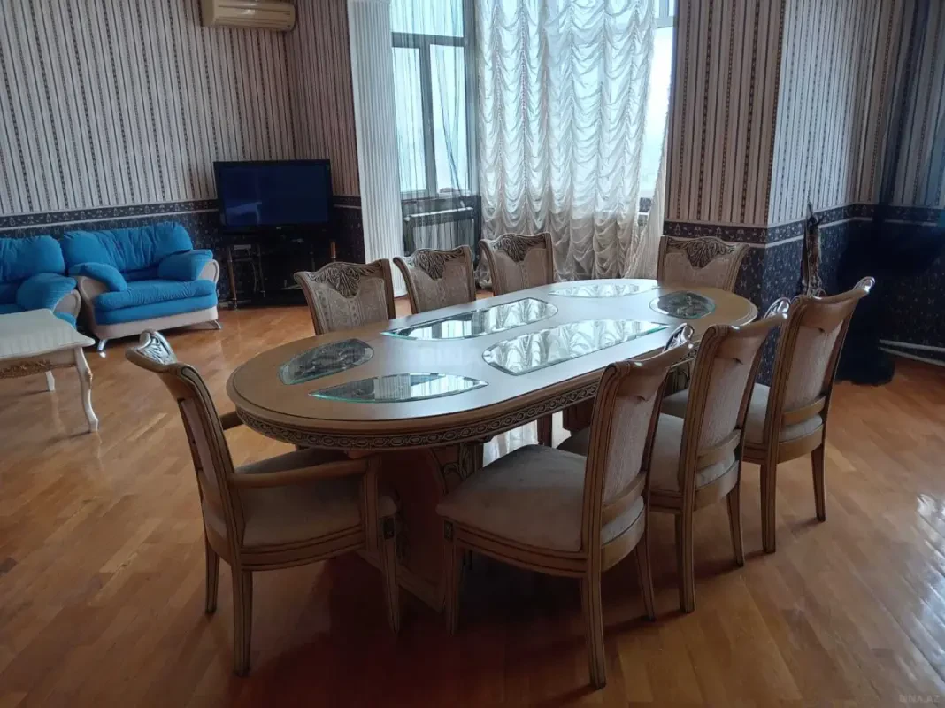 Satılır 4 otaqlı mənzil 135 m²